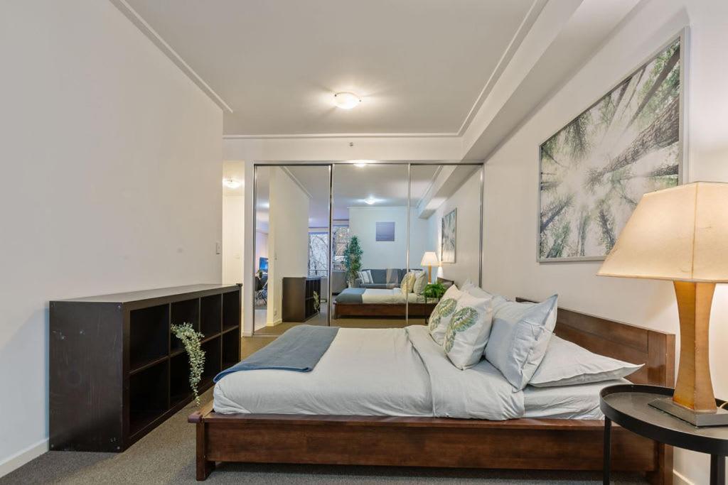 Apartment A Modern For 6 Next To Darling Harbour Sydney