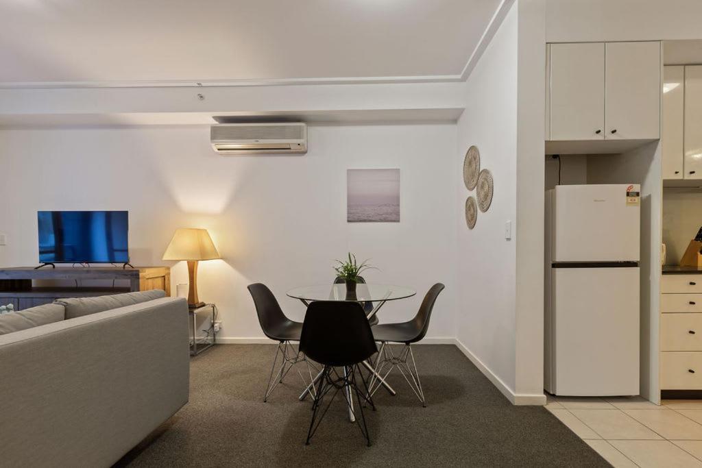 A Modern For 6 Next To Darling Harbour
