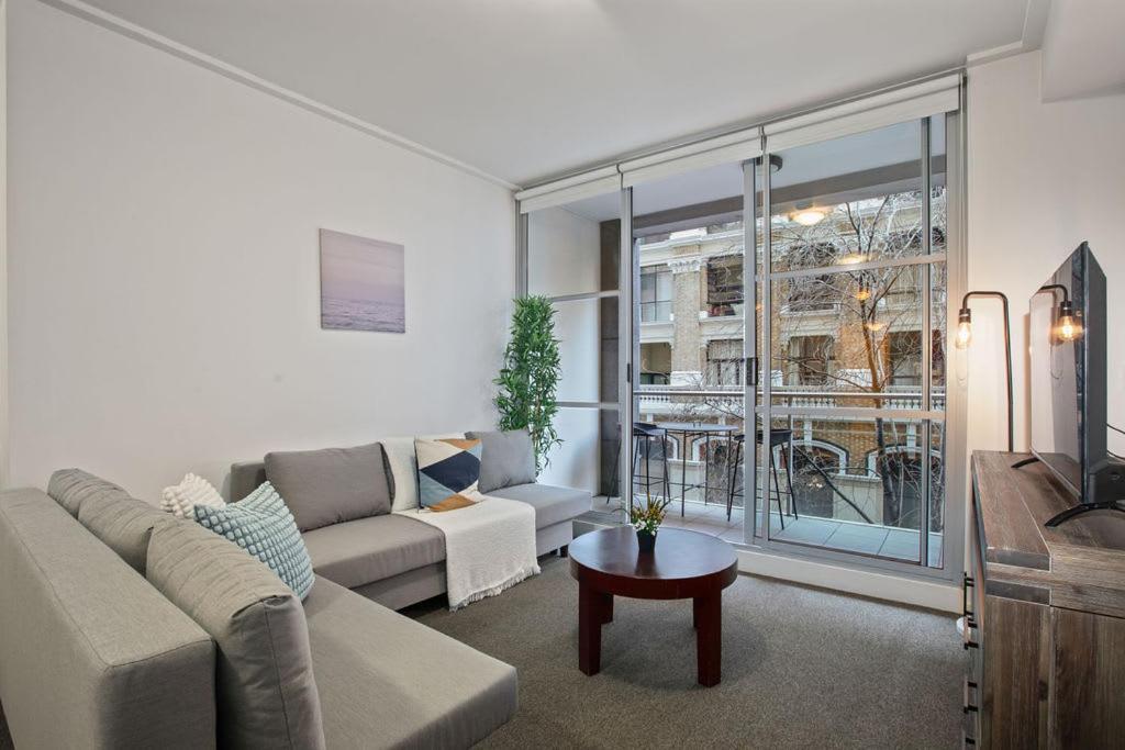 A Modern For 6 Next To Darling Harbour *